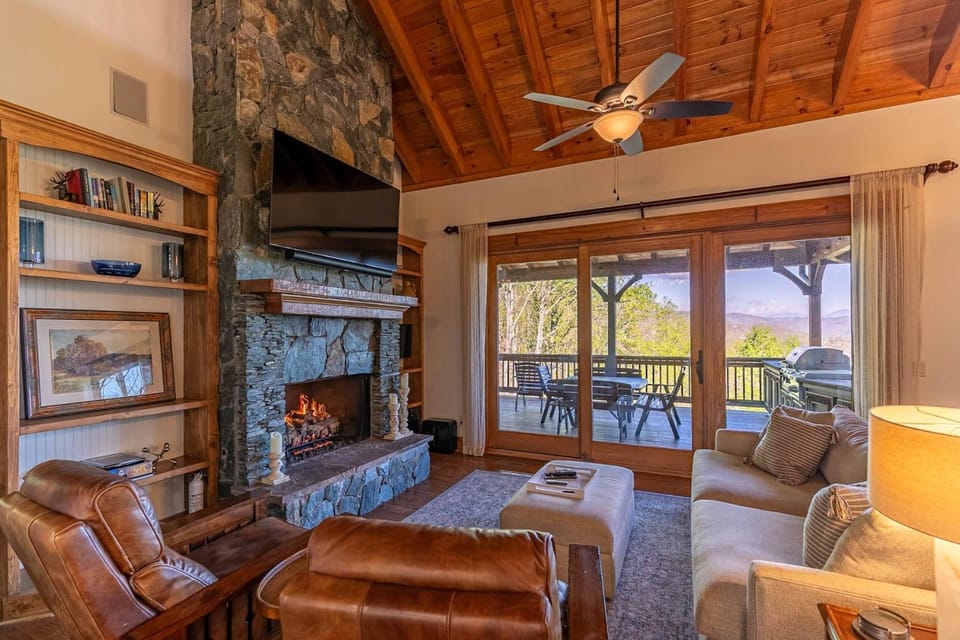 Blue Hole Lodge at Blue Ridge Mountain Club House in Watauga