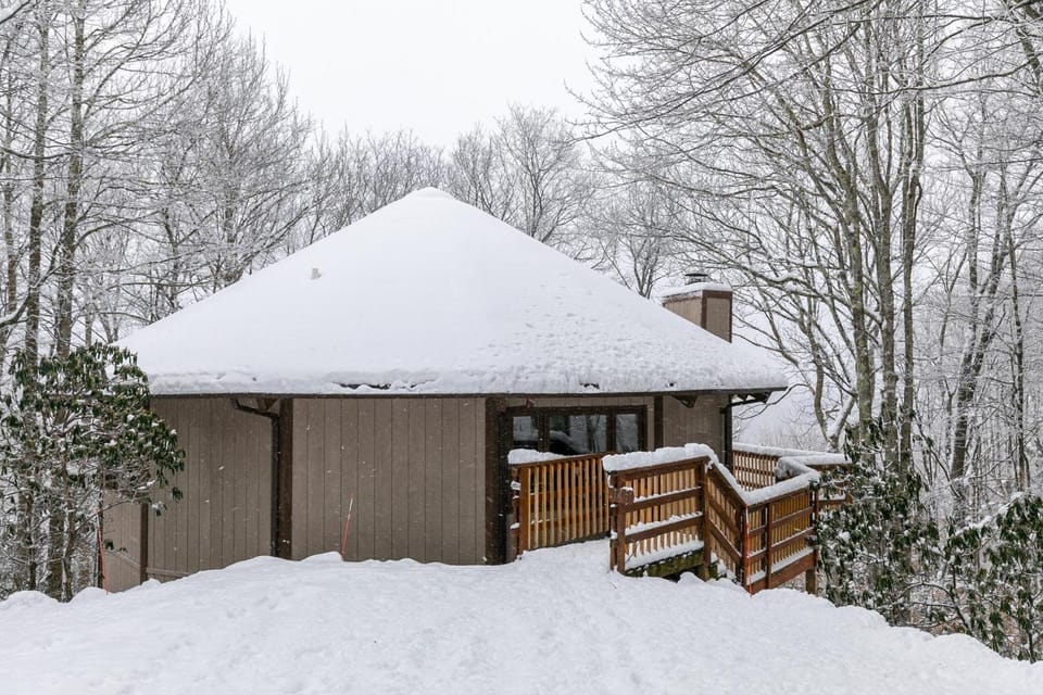 Vista 360 House in Beech Mountain