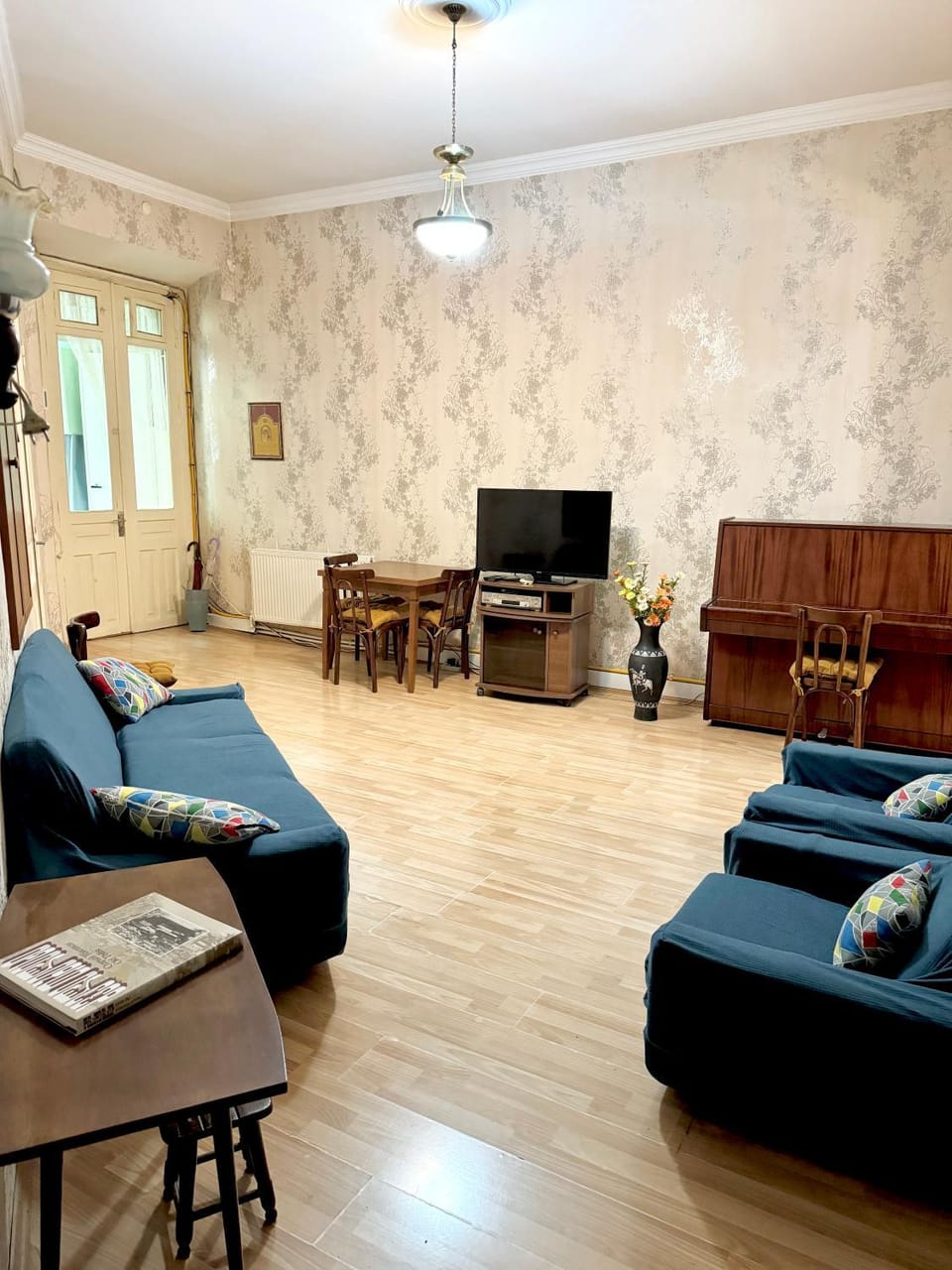 TV and multimedia, Living room, Seating area