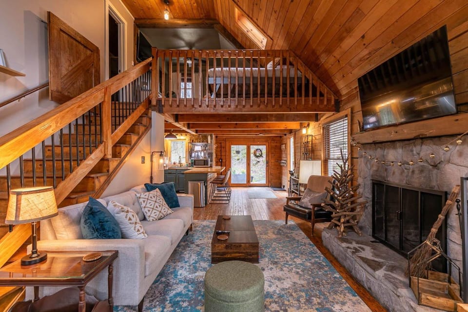 Tweetsie Den House in Brushy Fork