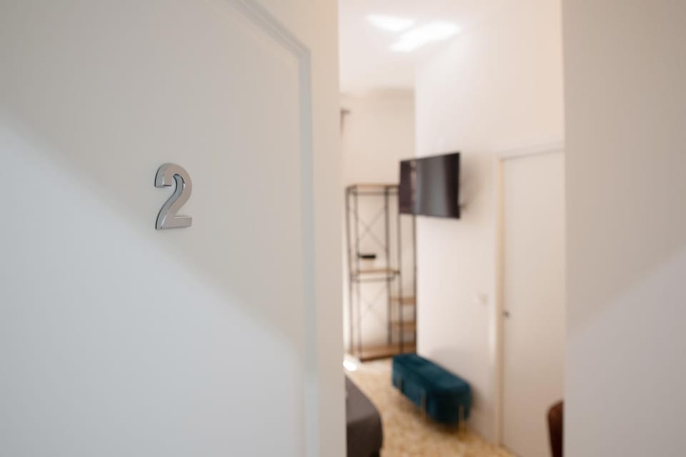 Bed, TV and multimedia, Bedroom, wardrobe