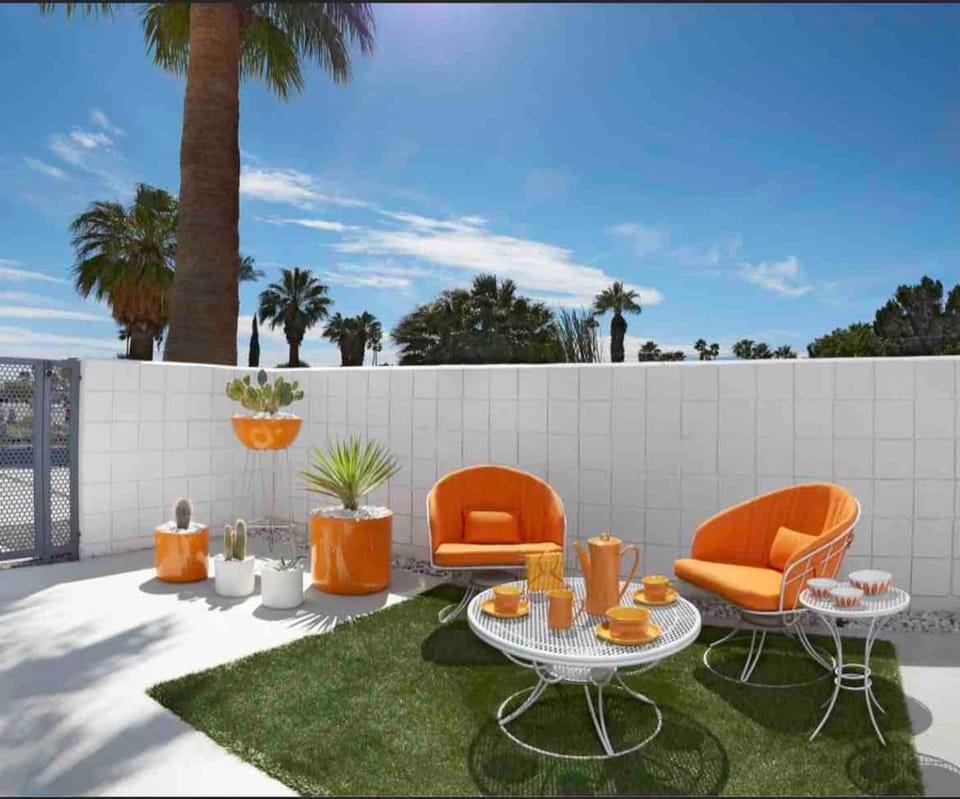 Designer Wexler Oasis with Saltwater Pool & Spa House in Palm Springs