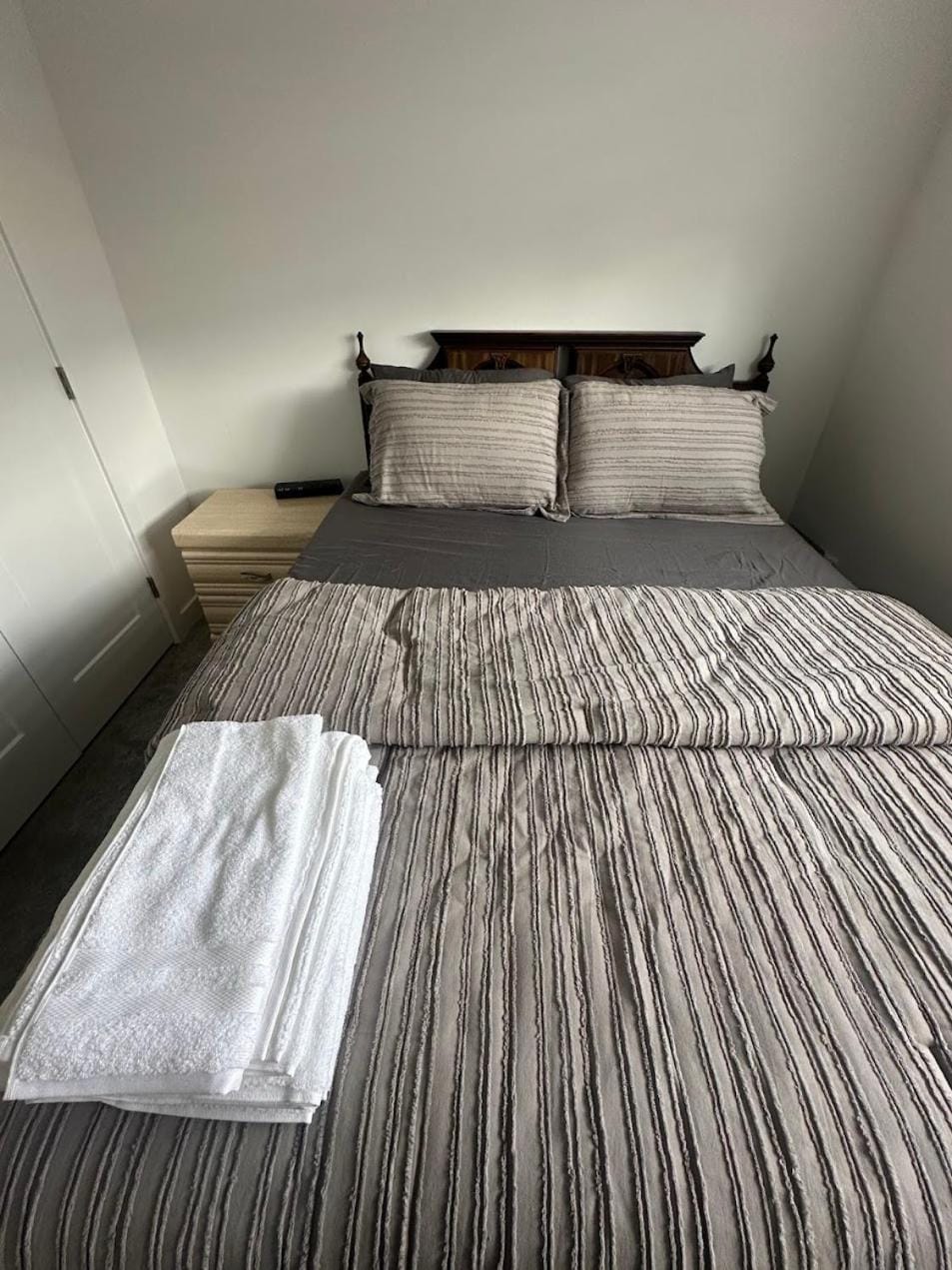 Spacious 2 BR & Kitchen Basement Apartment near Airport Apartment in Calgary