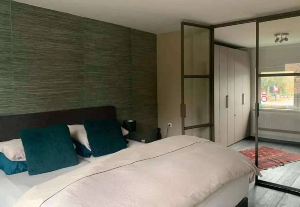 Bedroom, wardrobe