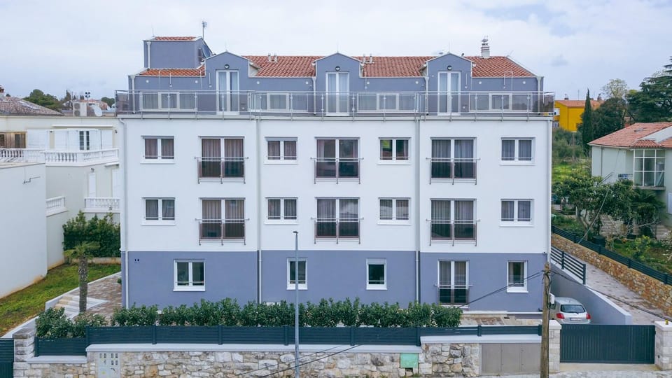 Property building, Facade/entrance