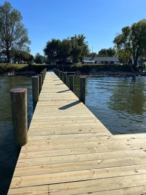 Waterfront Getaway with Pier - Sleeps 10, 4 bedrooms House in Cambridge