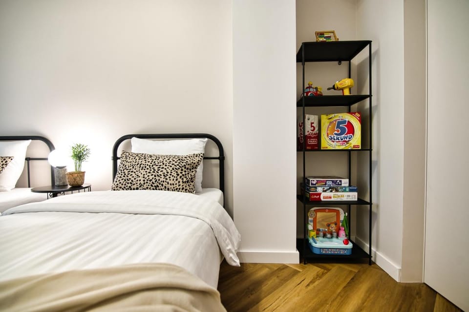 Bed, Library, Photo of the whole room, Bedroom