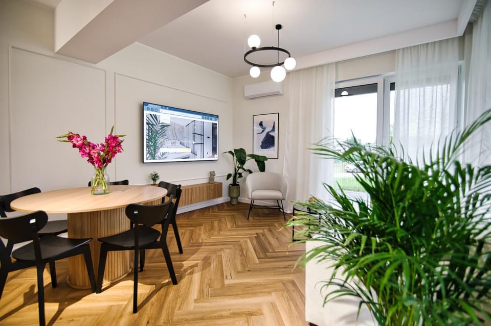 Living room, Seating area, Dining area
