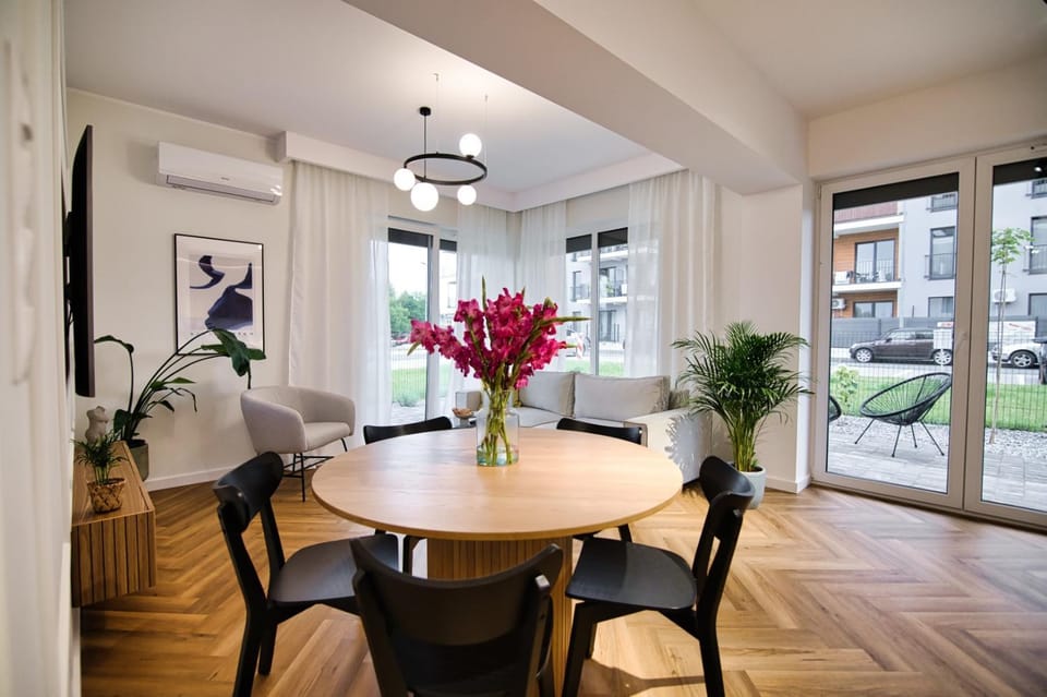 Living room, Seating area, Dining area