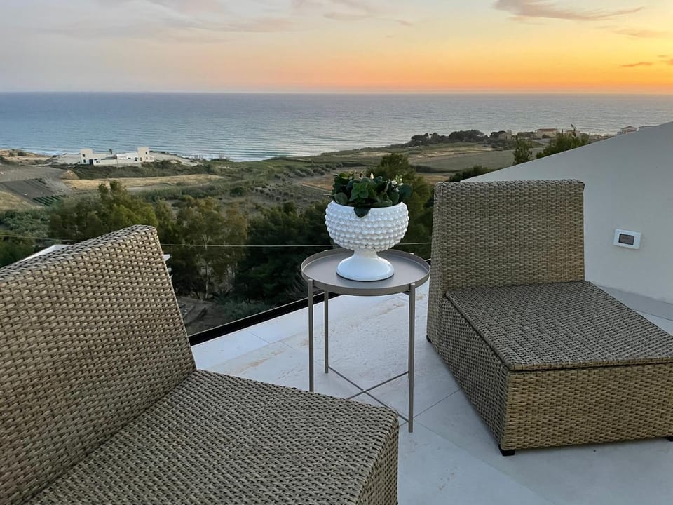 Natural landscape, View (from property/room), Balcony/Terrace, Sea view, Sunset, sunbed