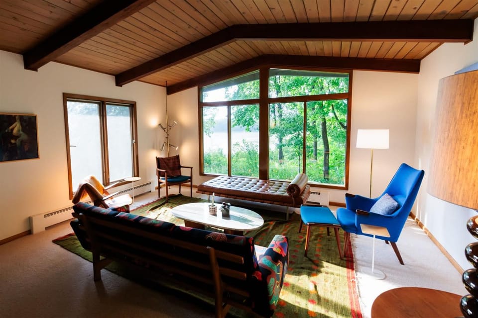 Living room, Seating area