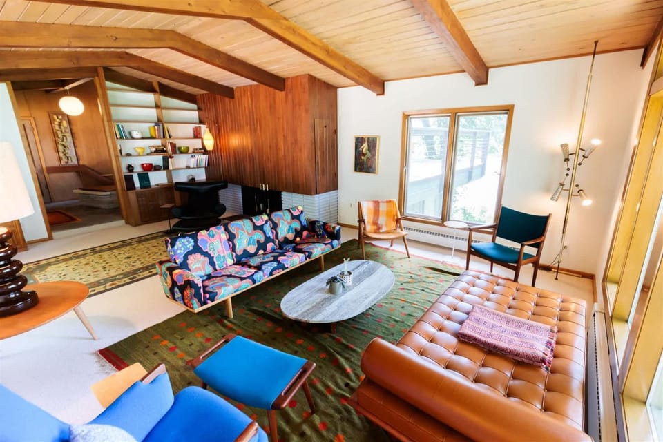 Living room, Seating area