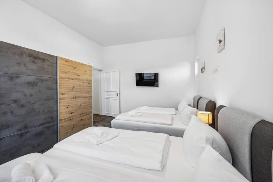 Bed, Bedroom, towels, wardrobe