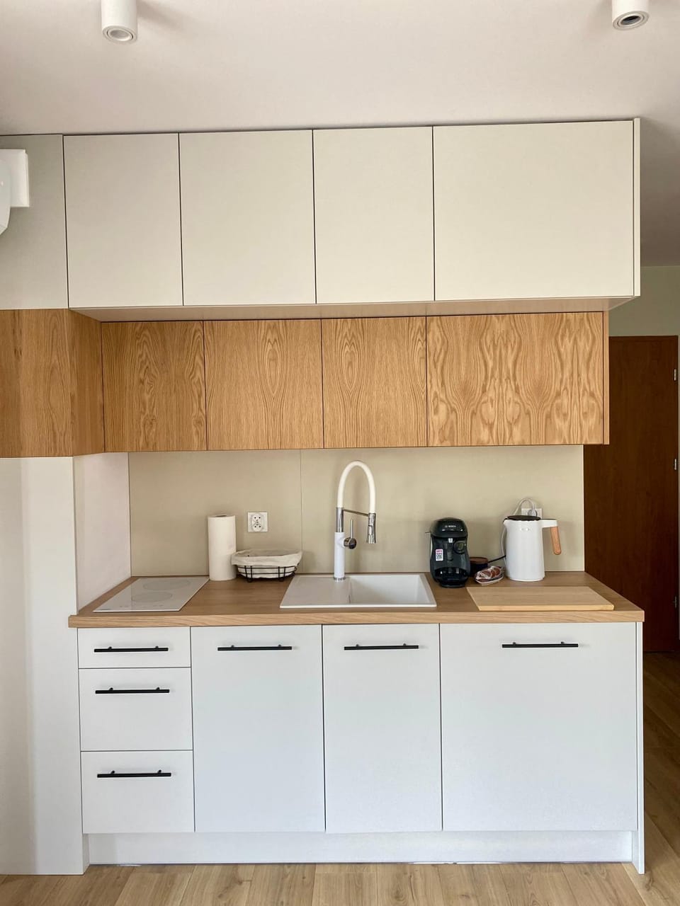 Coffee/tea facilities, Kitchen or kitchenette, dishwasher, stove