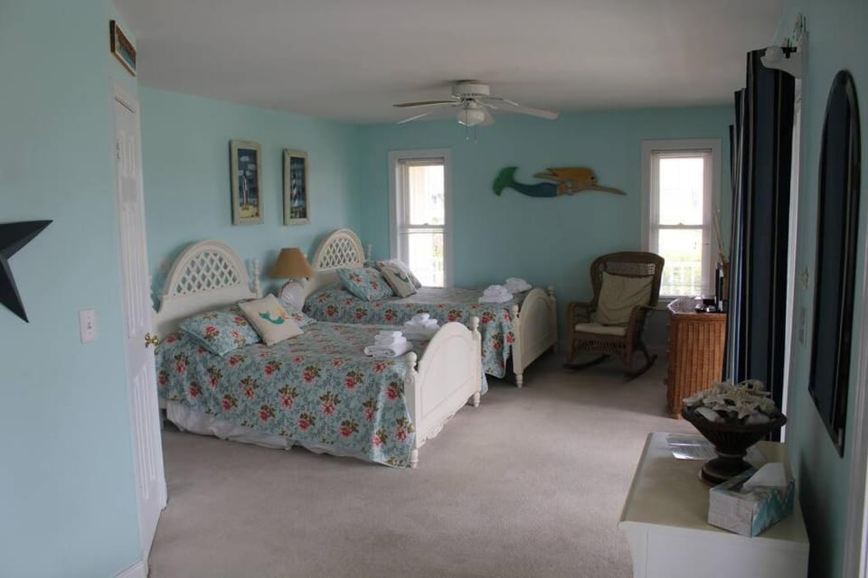 2510 Beach Rd, Semi-Oceanfront/Pool/Hot Tub House in Nags Head