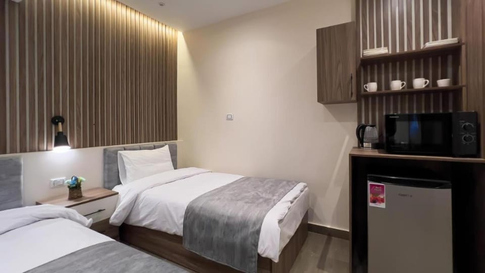 Bed, Coffee/tea facilities, Photo of the whole room, Bedroom, minibar, oven