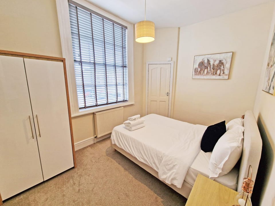 Canal Side 2 Bedroom Apartment Apartment in Royal Leamington Spa