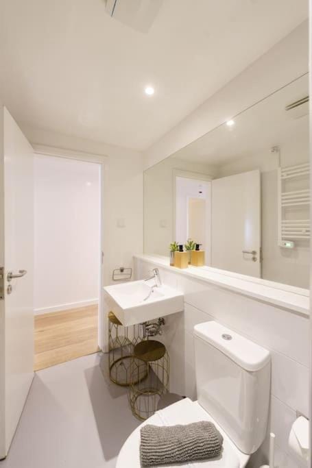 Lisbon Charm with Patio Apartment in Lisbon