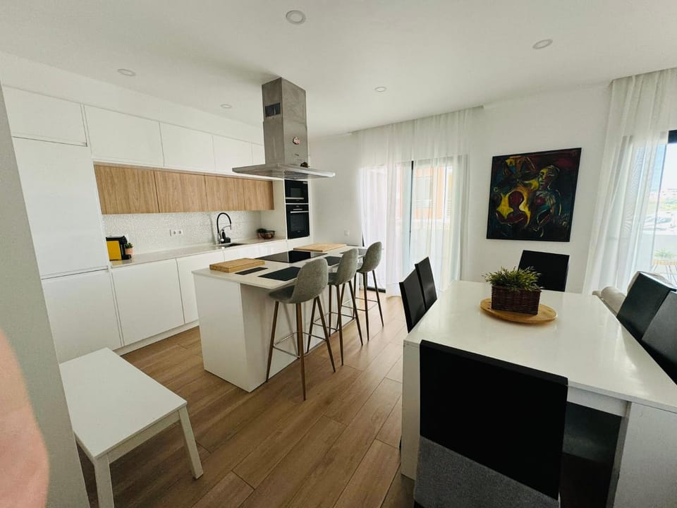 Kitchen or kitchenette, Living room, Seating area, Dining area