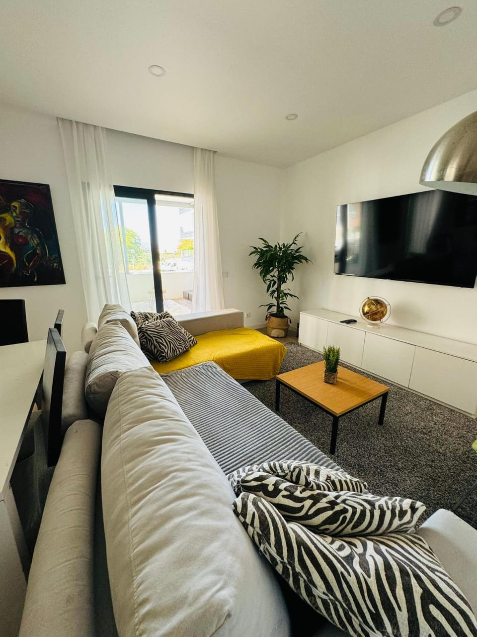 TV and multimedia, Seating area