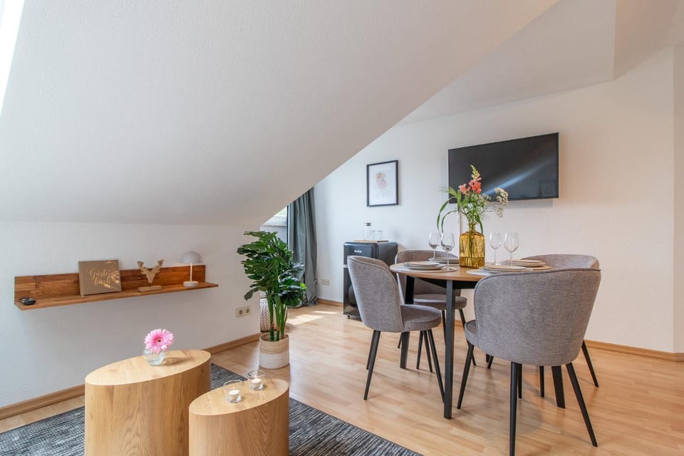 Communal lounge/ TV room, TV and multimedia, Living room, Seating area, Dining area, Evening entertainment