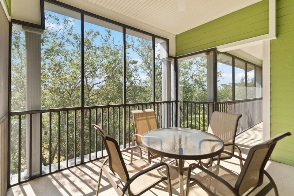 BB 1016 Huge Updated 3BR unit Marvel room sleeps 8 House in Four Corners