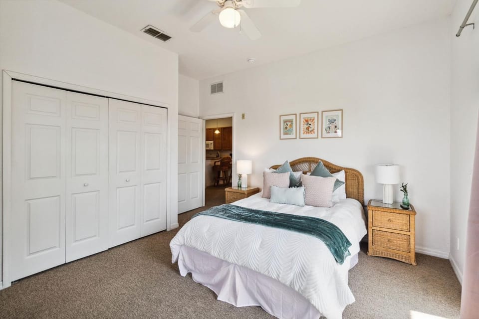 BB 1016 Huge Updated 3BR unit Marvel room sleeps 8 House in Four Corners