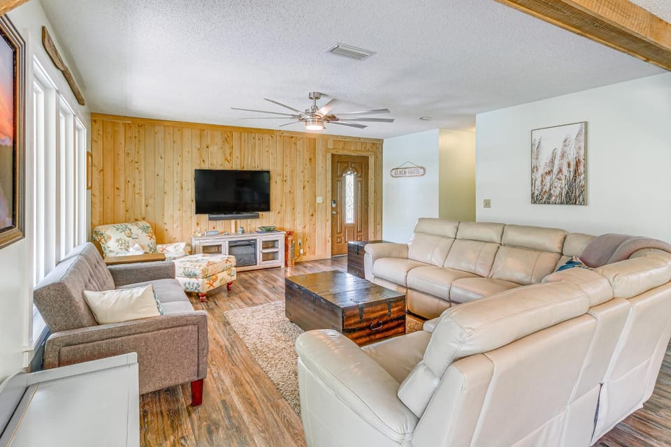 Riverfront Milton Cabin w/ Boat Ramp & Dock! Cabin in Alabama