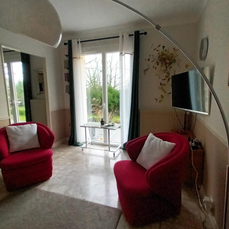 Communal lounge/ TV room, TV and multimedia, Living room