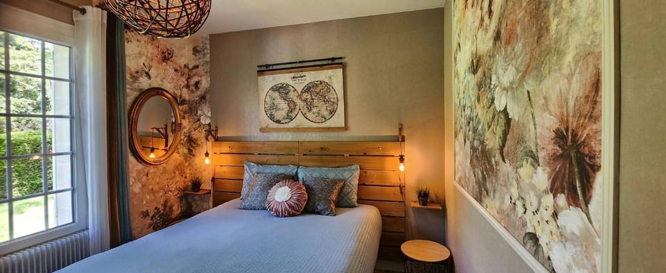 Photo of the whole room, Decorative detail, Bedroom