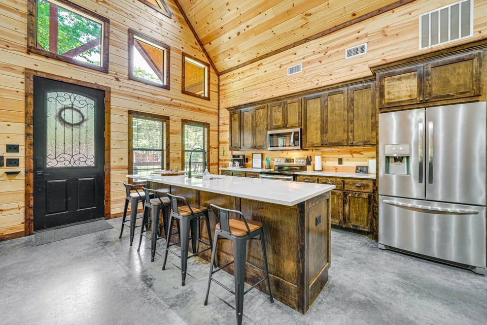 Private Hot Tub Luxe Cabin in Broken Bow! Cabin in Broken Bow