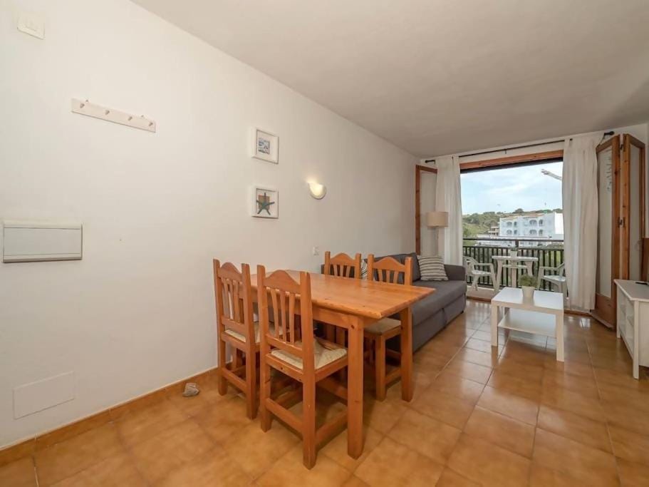 Xaloc , apartamento con piscina y junto la playa Apartment in Arenal d'en Castell