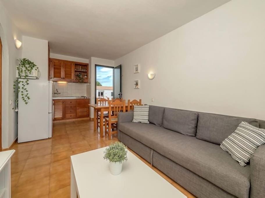 Xaloc , apartamento con piscina y junto la playa Apartment in Arenal d'en Castell