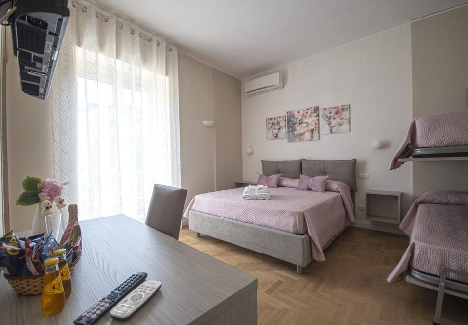 Photo of the whole room, Bedroom, air conditioner