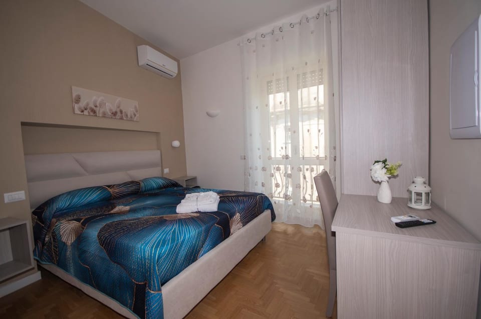 Bed, Photo of the whole room, Bedroom, towels, wardrobe, air conditioner