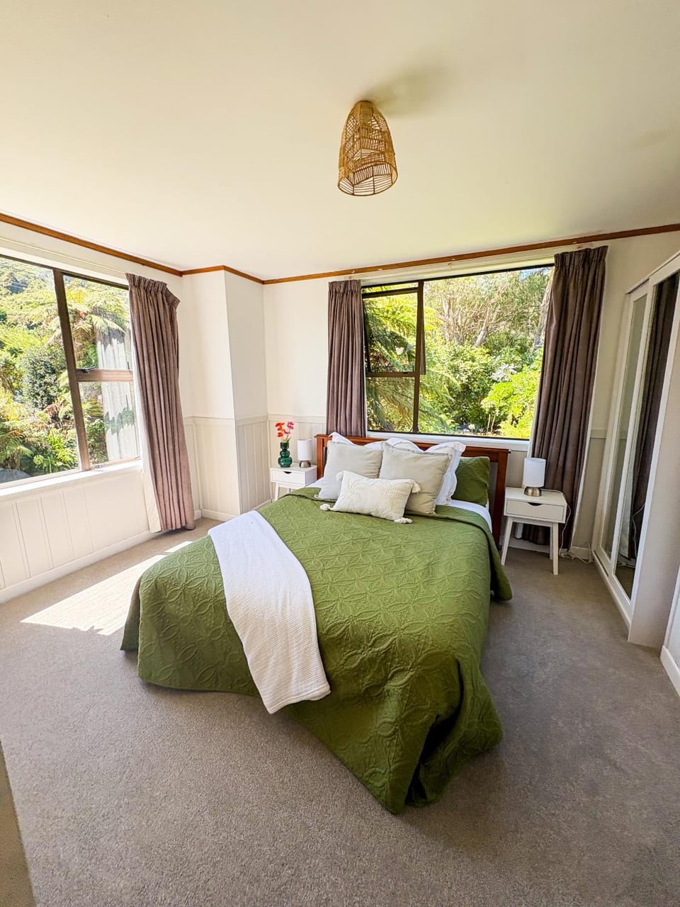 Willow & Waves- Huge outdoor space & Full kitchen House in West Coast