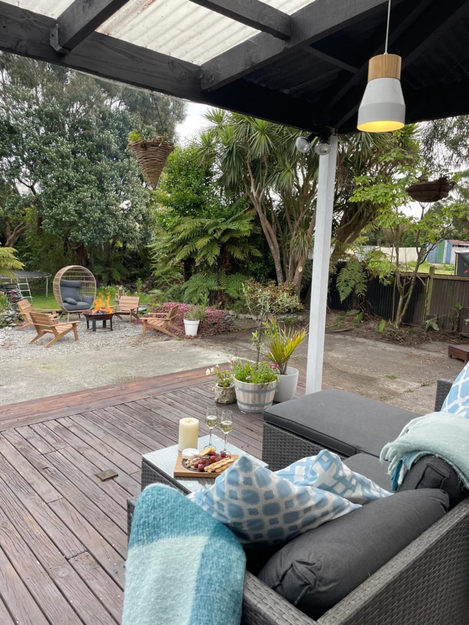 Willow & Waves- Huge outdoor space & Full kitchen House in West Coast