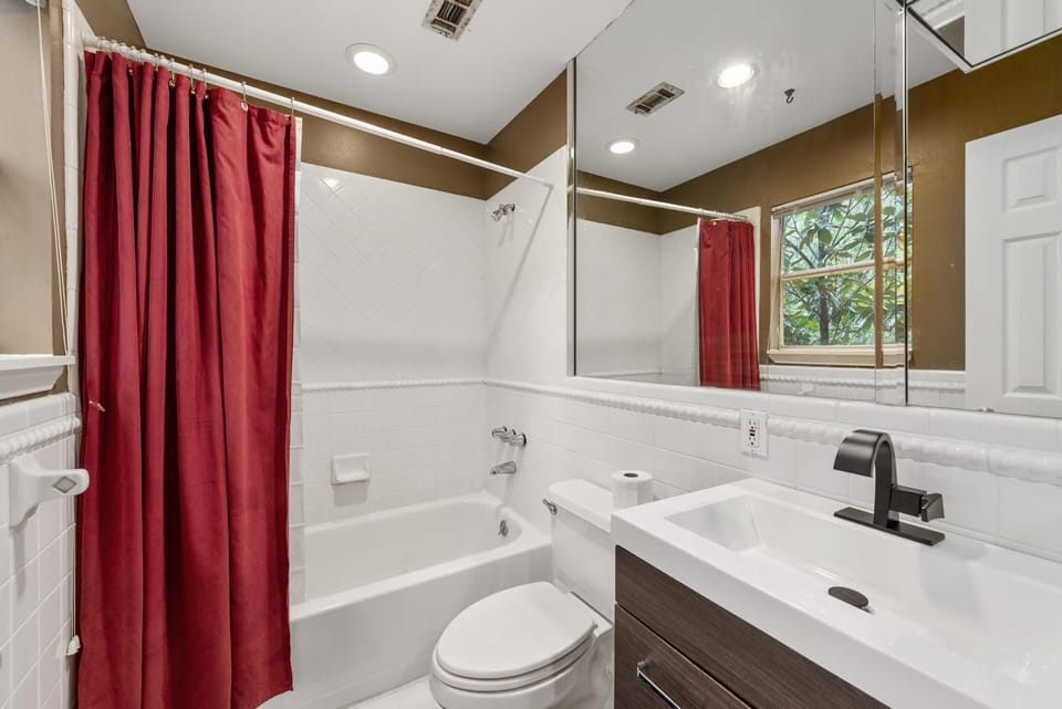 Shower, Toilet, Bathroom, Bath