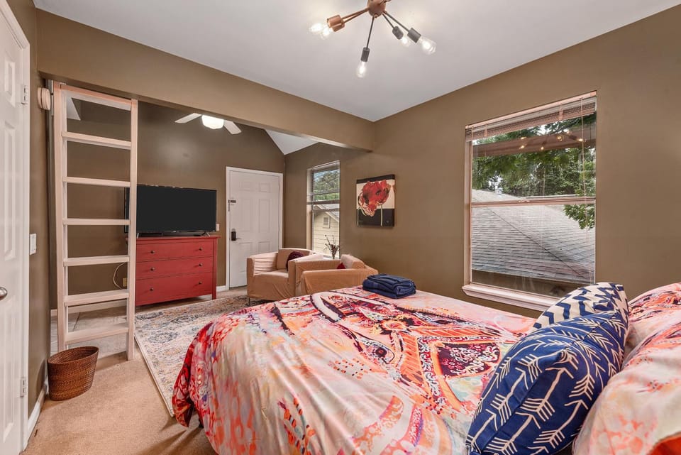 Bed, Living room, Bedroom