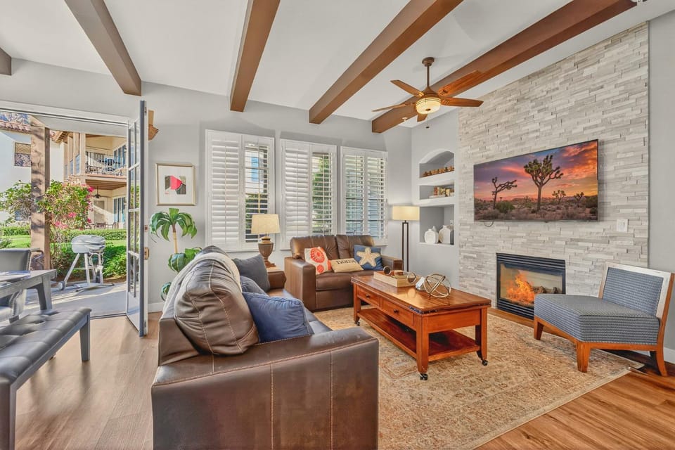 LV220 Freshly Finished Downstairs 2BR LV Lock-Off Apartment in Indian Wells
