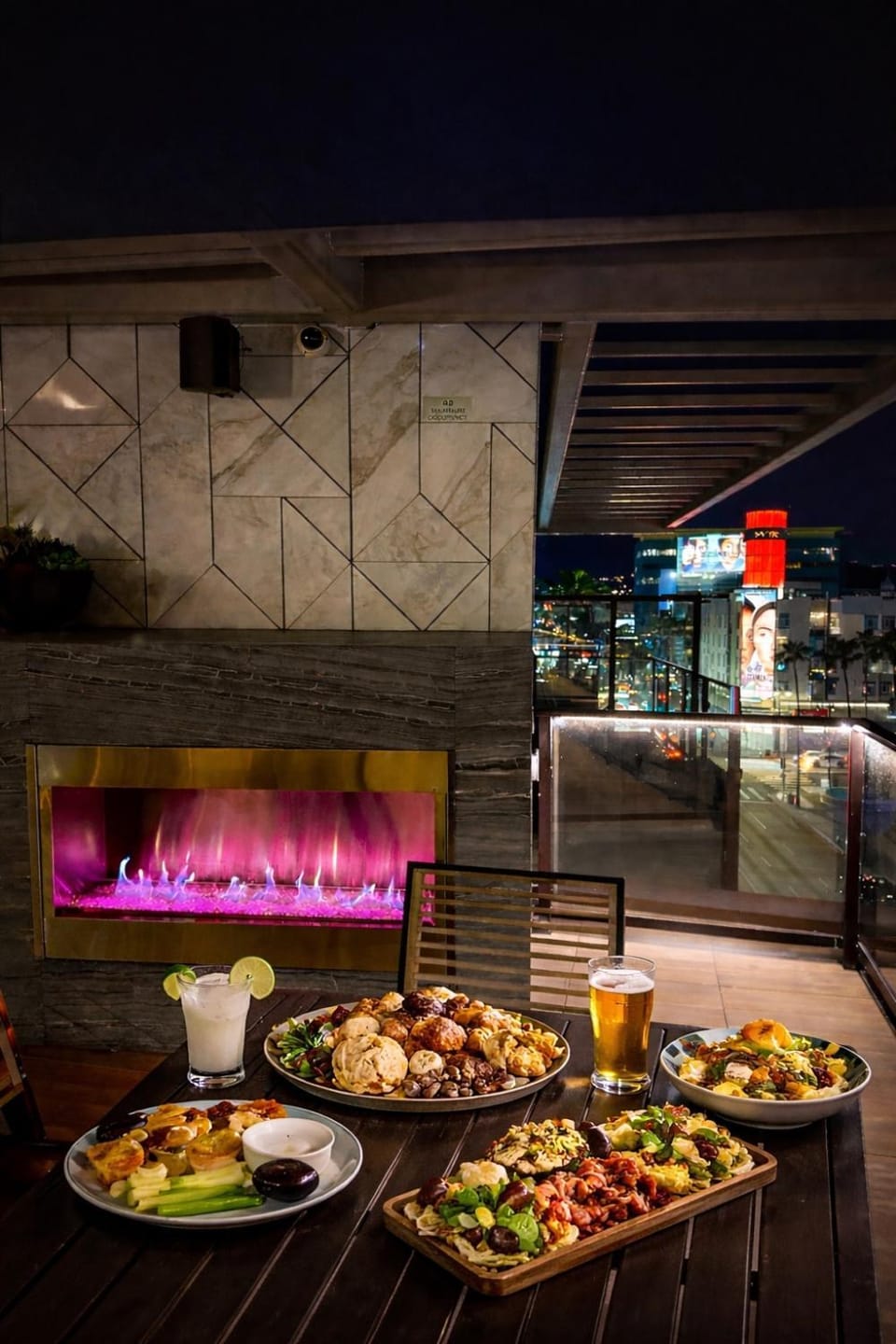 Hollywood Penthouse with Balcony Pool and Hollywood sign View with Free parking Apartment in Hollywood