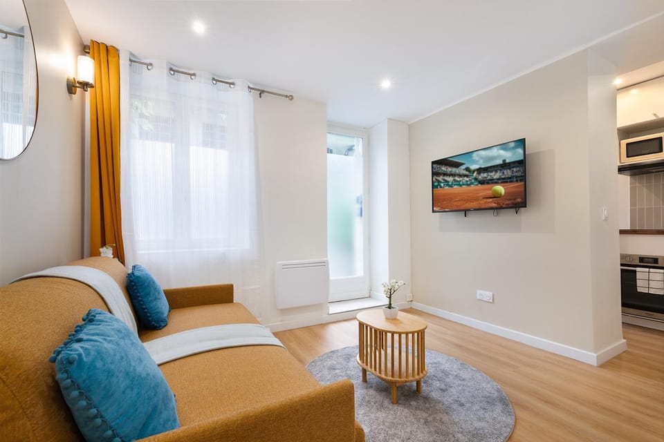 TV and multimedia, Living room, Seating area