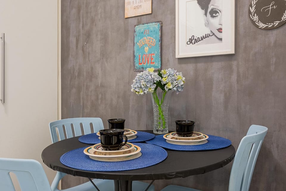 Decorative detail, Seating area, Dining area