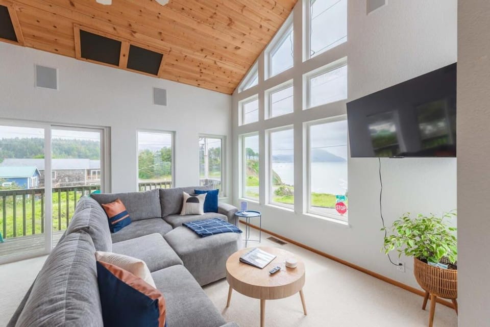 #StayinMyDistrict Ocean Overlook House in Port Orford