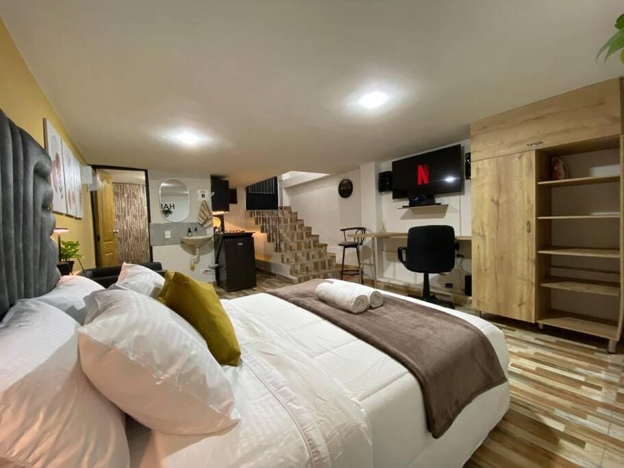 Bed, Living room, Photo of the whole room, Seating area