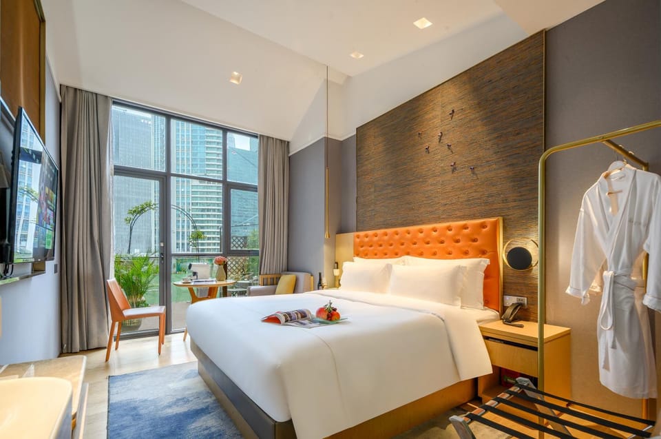 Bed, TV and multimedia, wardrobe