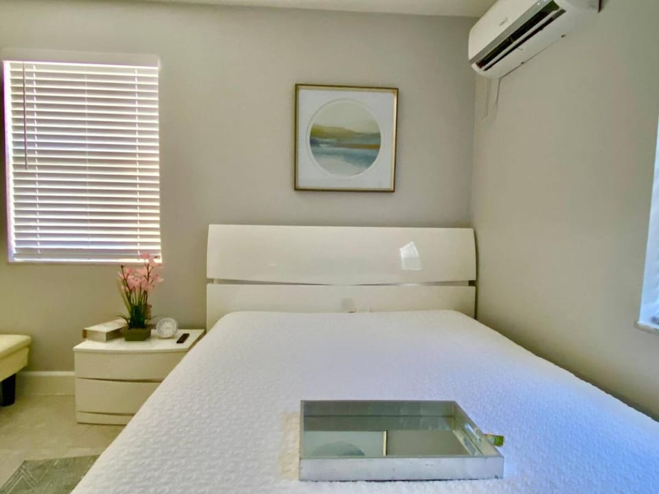 Bens Lavish mini Luxury Suite Apartment in Dania Beach
