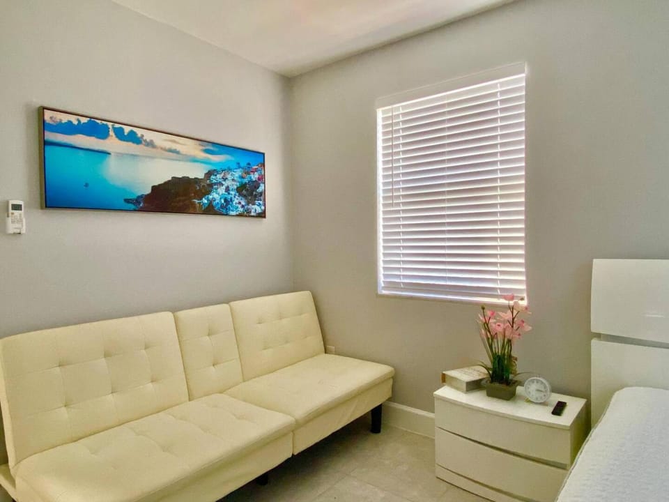 Bens Lavish mini Luxury Suite Apartment in Dania Beach
