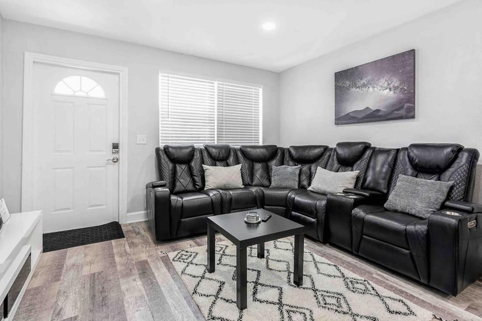 Mazor Luxury Two bedroom vacation Home House in Dania Beach