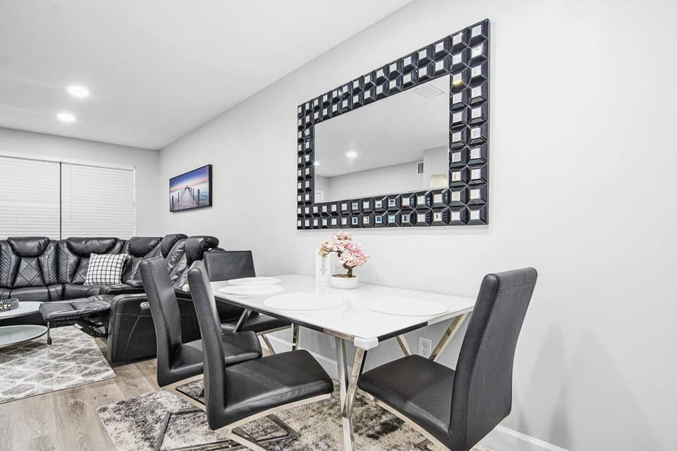 Rachaels upscale Two bedrooms Luxury Home House in Dania Beach